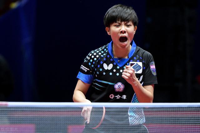 在足球场上 在足球场上